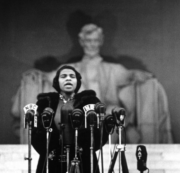 023-marian-anderson-sings-lincoln-memorial-1939